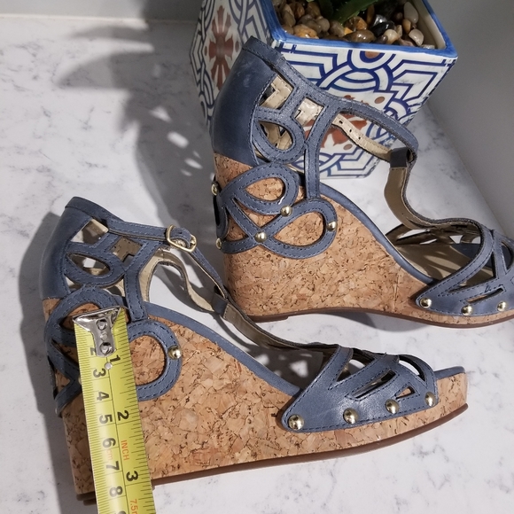 ADRIENNE VITTADINI LEATHER WEDGE LEATHER SANDALS. - Picture 5 of 7